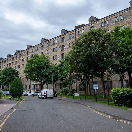 Stunning 2 Bed Merchant City Apartment With Residents Parking Glasgow Buitenkant foto