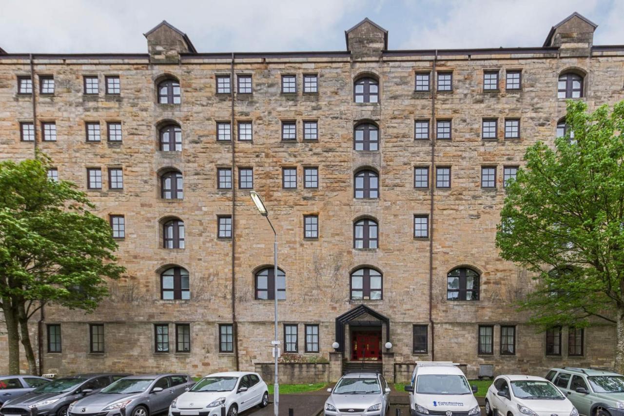 Stunning 2 Bed Merchant City Apartment With Residents Parking Glasgow Buitenkant foto