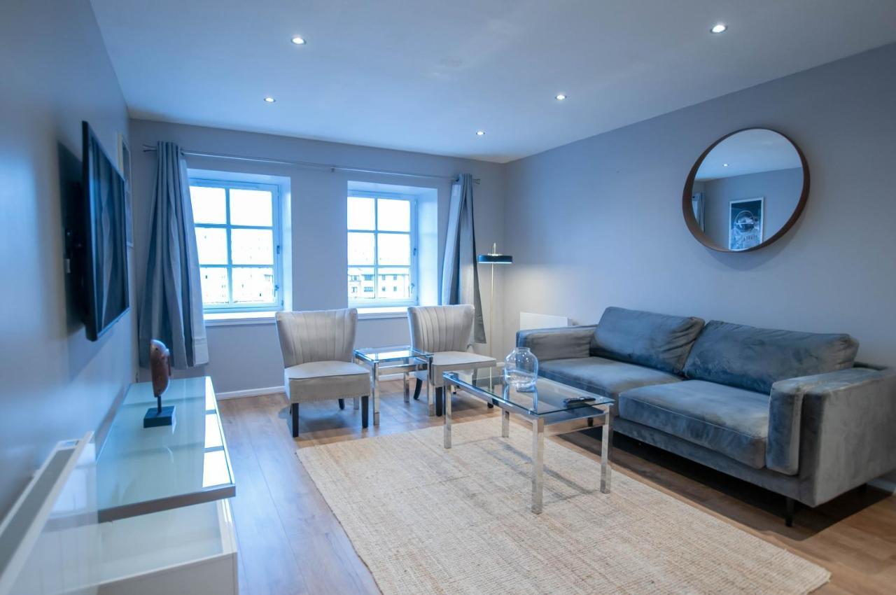 Stunning 2 Bed Merchant City Apartment With Residents Parking Glasgow Buitenkant foto