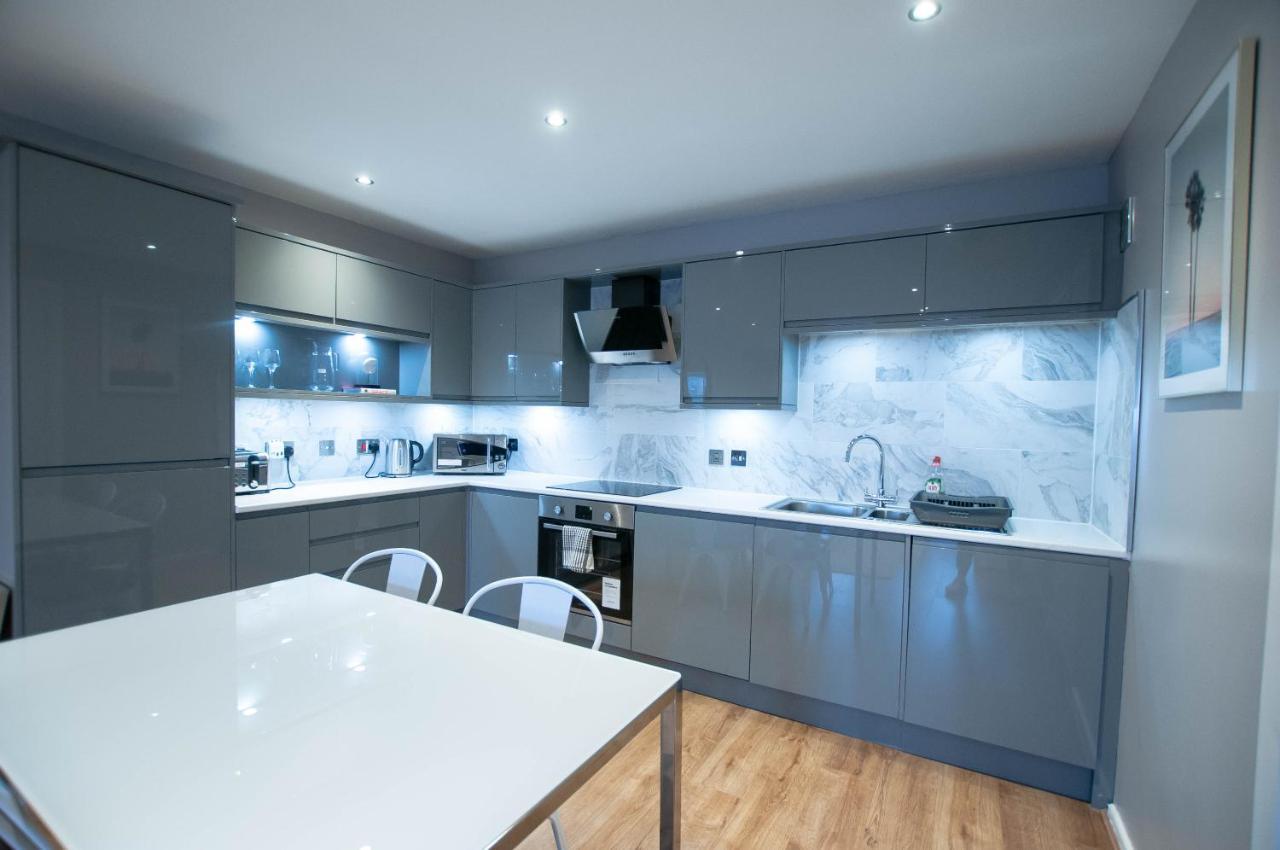 Stunning 2 Bed Merchant City Apartment With Residents Parking Glasgow Buitenkant foto