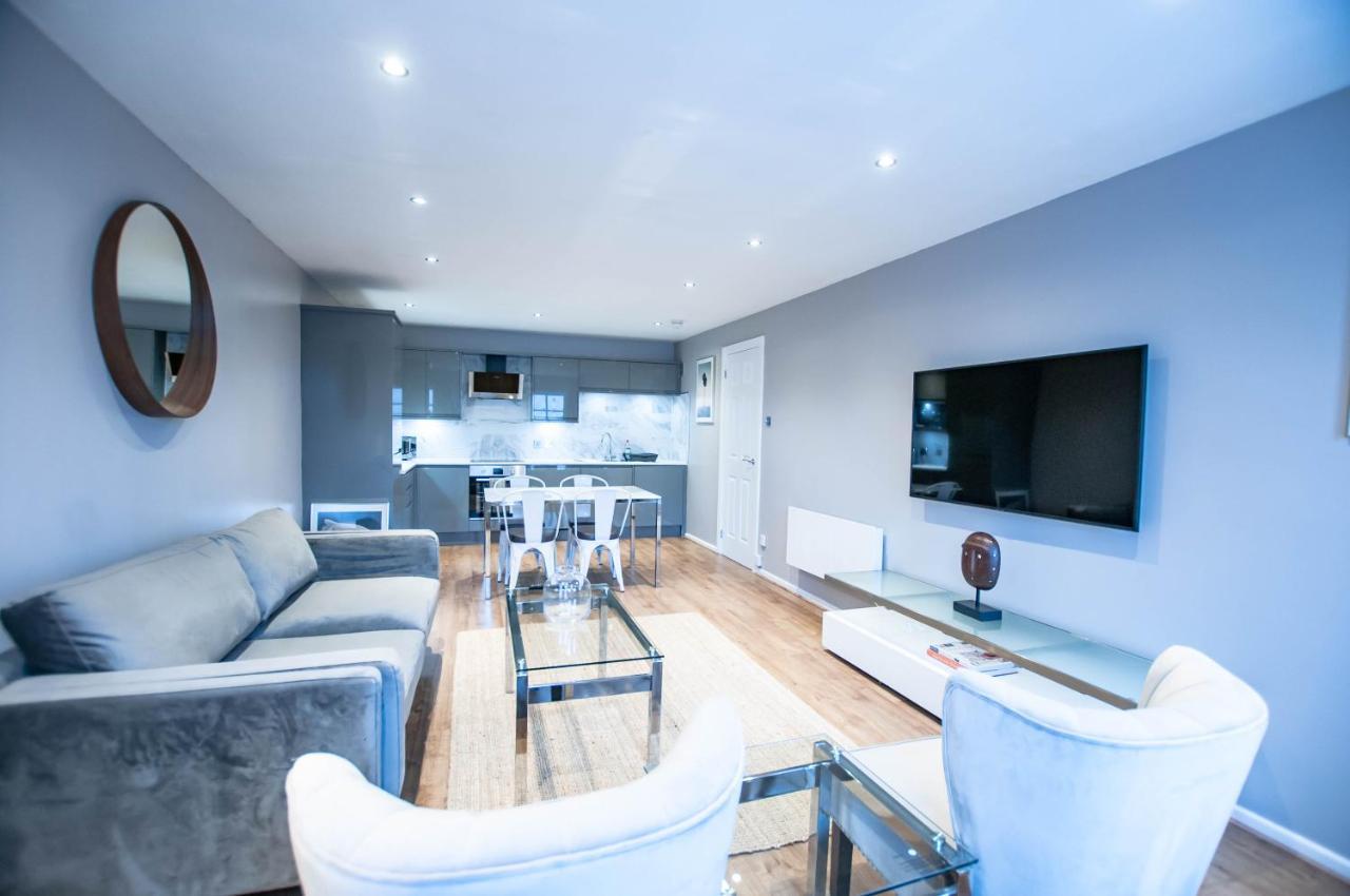 Stunning 2 Bed Merchant City Apartment With Residents Parking Glasgow Buitenkant foto