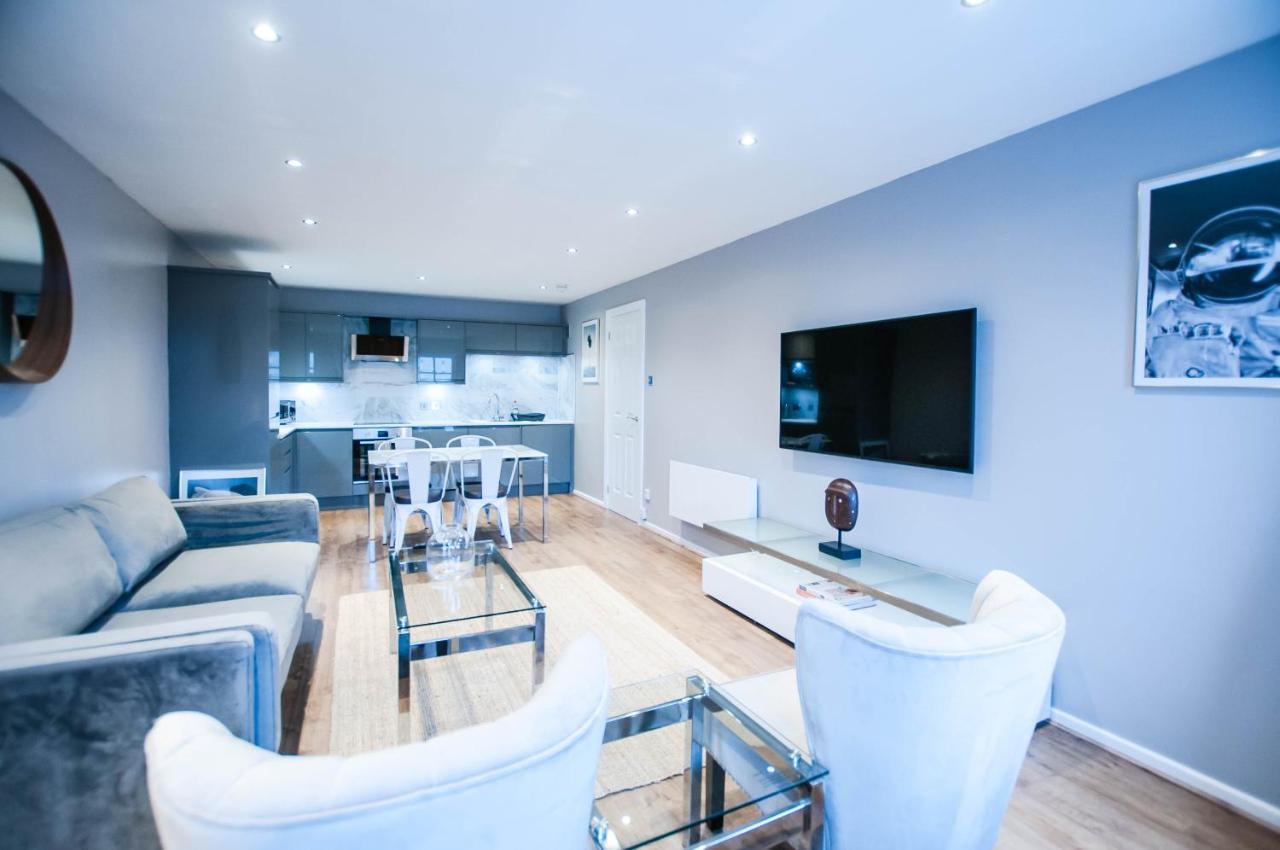 Stunning 2 Bed Merchant City Apartment With Residents Parking Glasgow Buitenkant foto