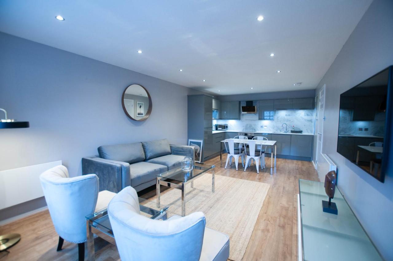 Stunning 2 Bed Merchant City Apartment With Residents Parking Glasgow Buitenkant foto