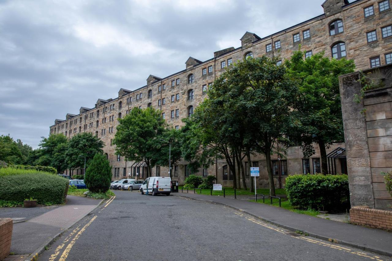 Stunning 2 Bed Merchant City Apartment With Residents Parking Glasgow Buitenkant foto