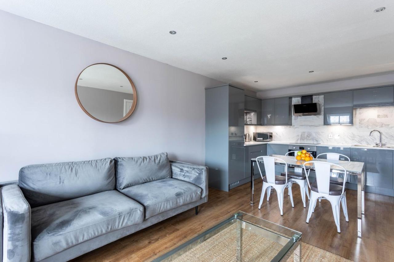 Stunning 2 Bed Merchant City Apartment With Residents Parking Glasgow Buitenkant foto