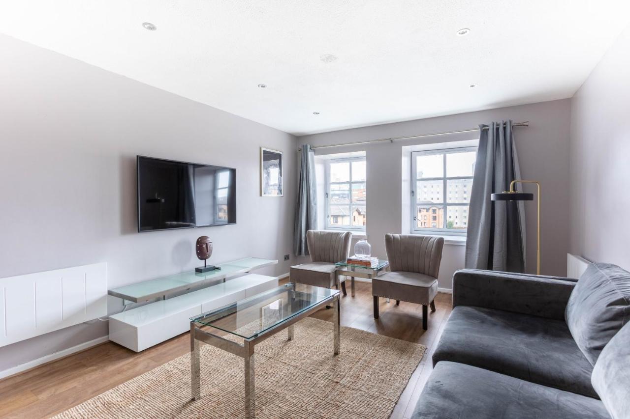 Stunning 2 Bed Merchant City Apartment With Residents Parking Glasgow Buitenkant foto