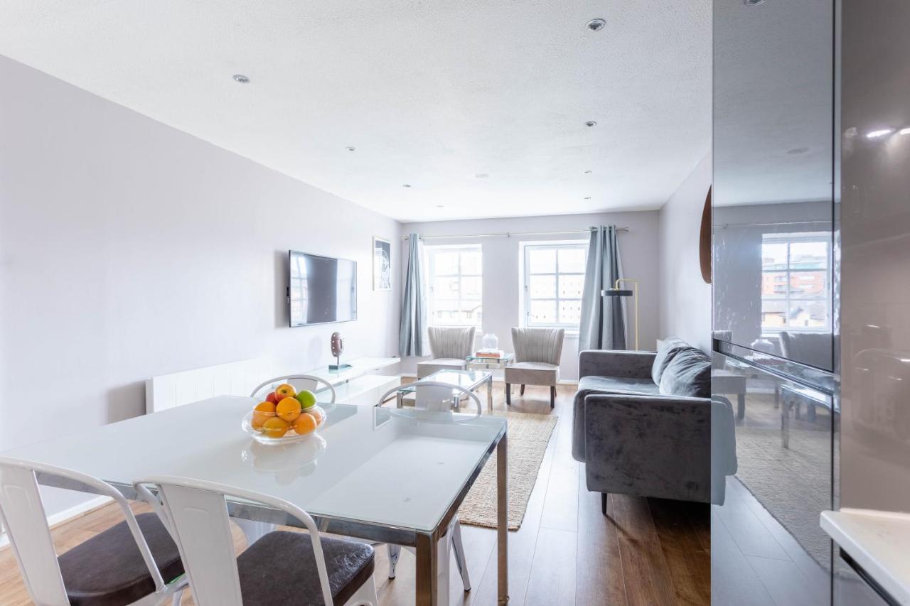 Stunning 2 Bed Merchant City Apartment With Residents Parking Glasgow Buitenkant foto